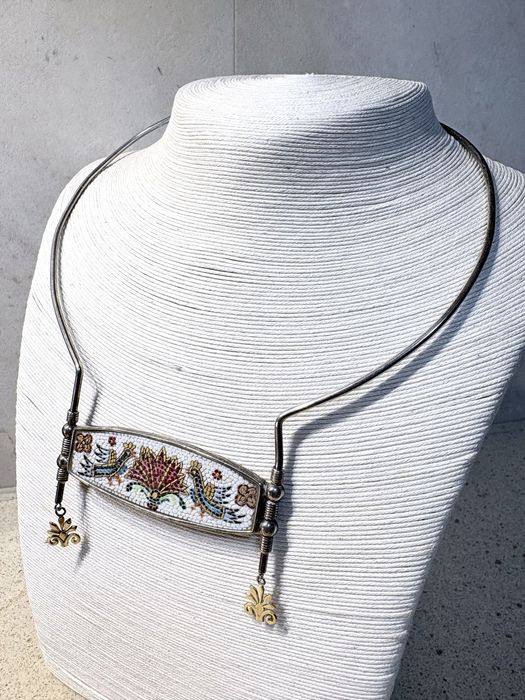Lindissimo, invulgar colar vintage em prata com micromosaíco e ouro