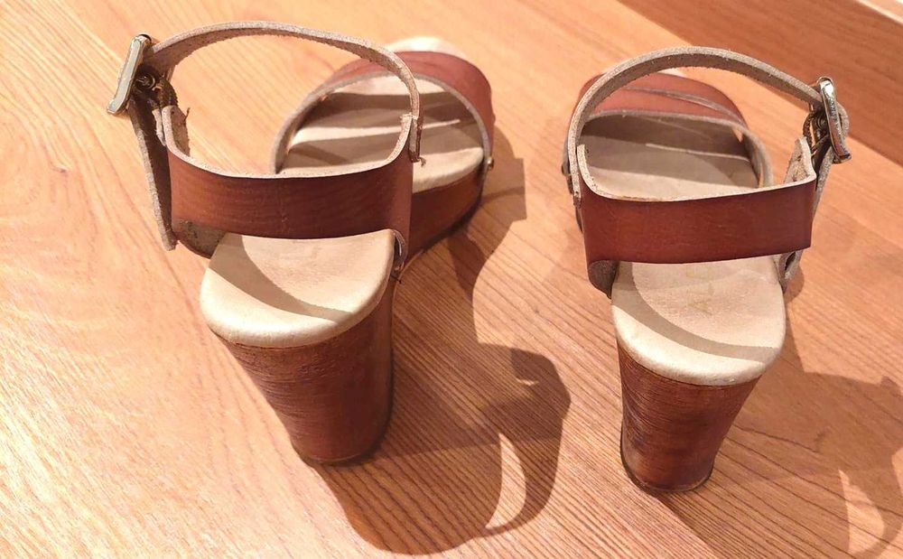 Sandálias de Cunha Marca Aldo