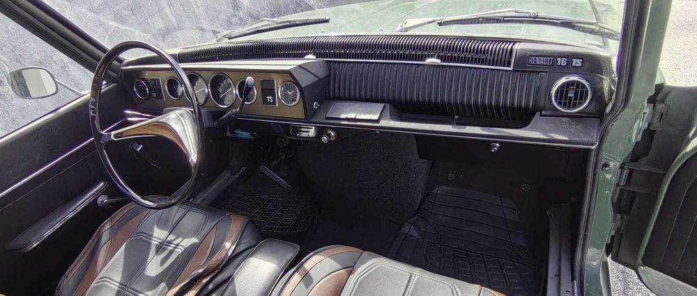 Automóvel clássico Renault 16 TS