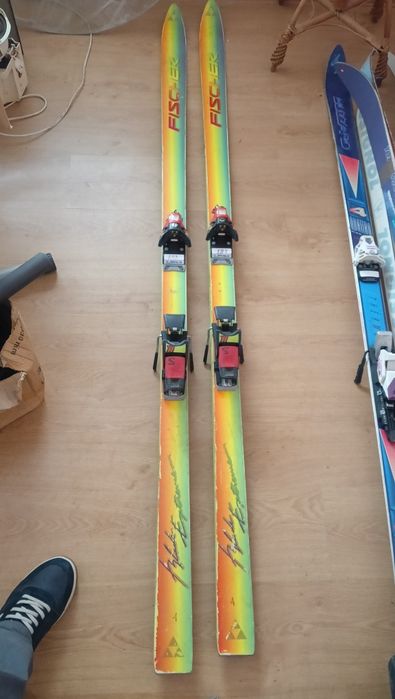 Продам лижі привезені з польщі в нормальному стані