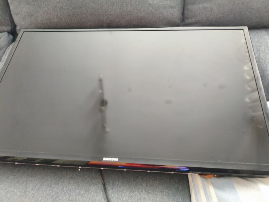 TV Samsung 39" UE39EH5003 em estado excelente