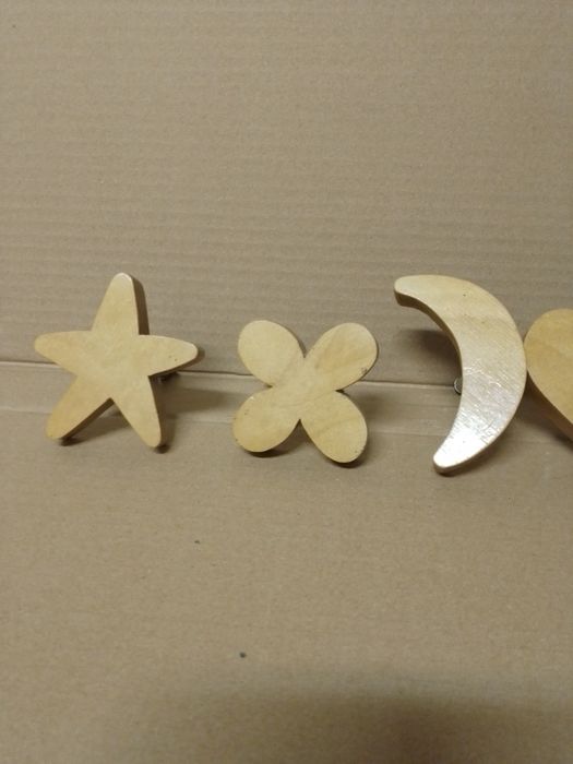 Conjunto de puxadores para móveis de criança