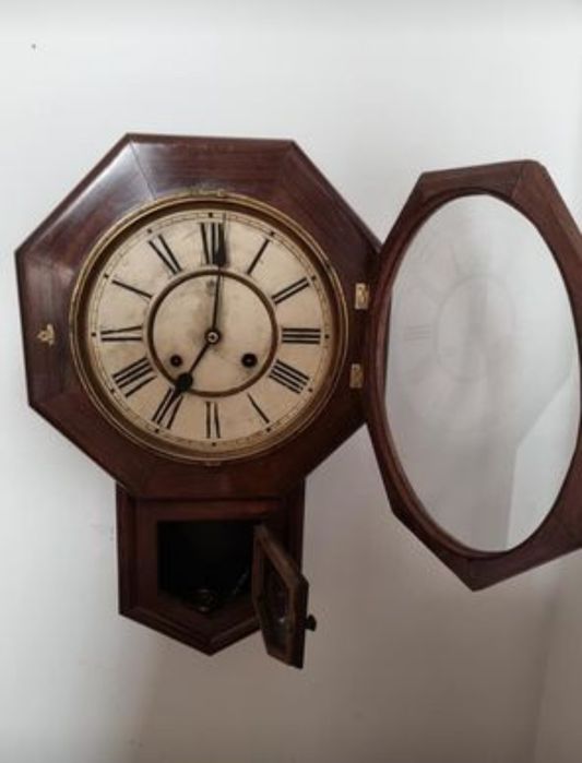 Relógio de parede centenário