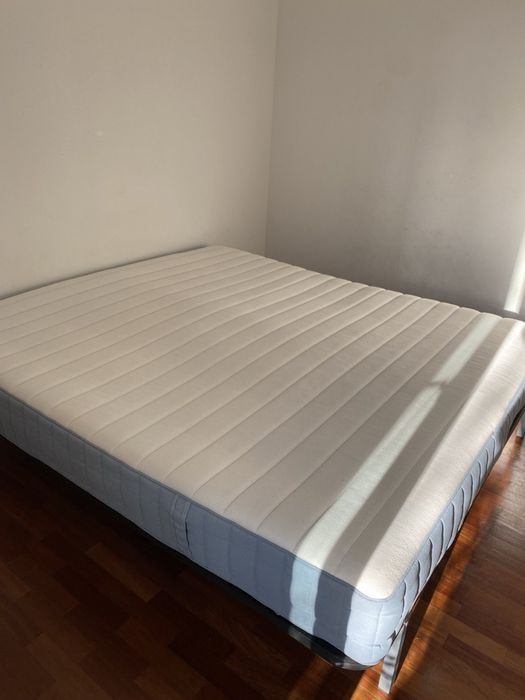 Colchão VALEVÅG (IKEA) e estrado