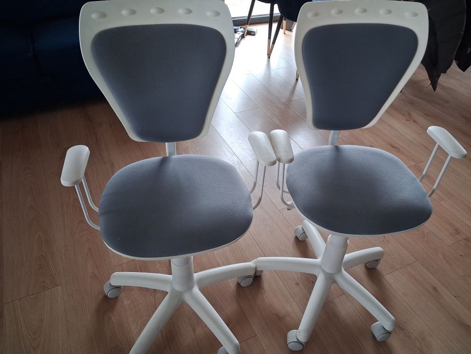 Krzesła obrotowe młodzieżowe Agata meble