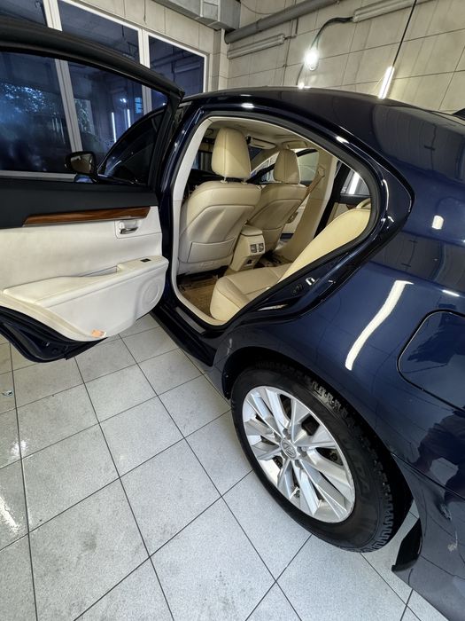 Продам  Lexus ES 300 H
