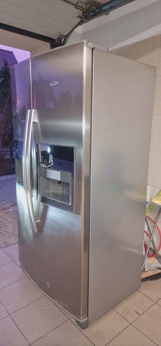 Lodówka Whirlpool z kostkarką i ekspresem do kawy