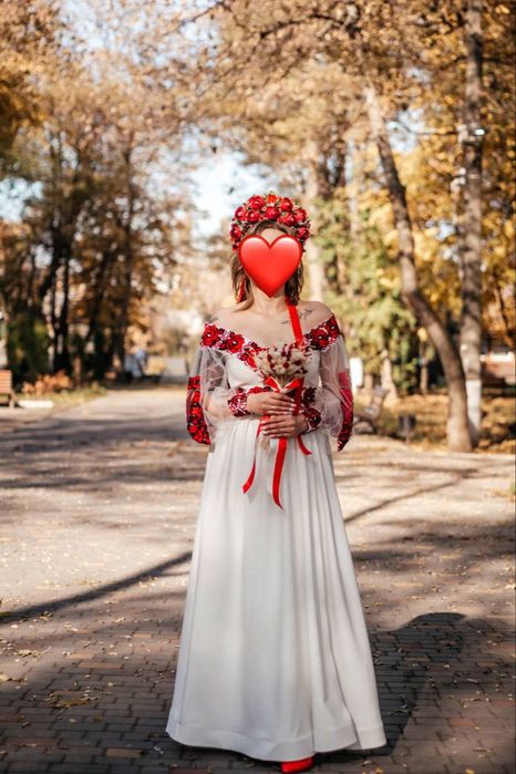 Продам весільну сукню