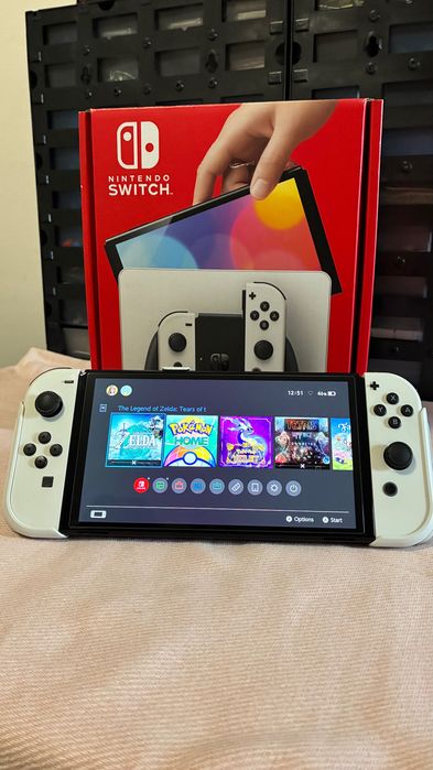 Nintendo Switch OLED + GripCase Skull & Co.