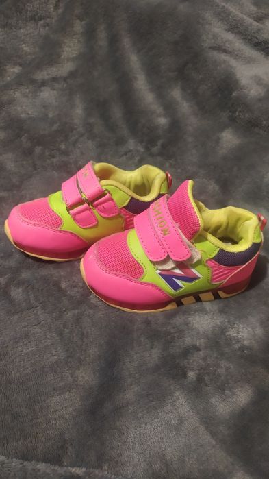 Кросівки  на дівчинку