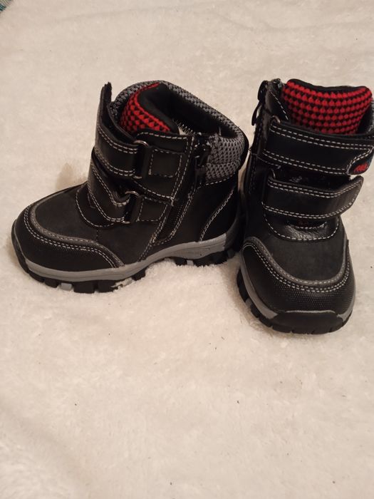 Продаю зимні дитячі ботики нові ні разу не вдягнені