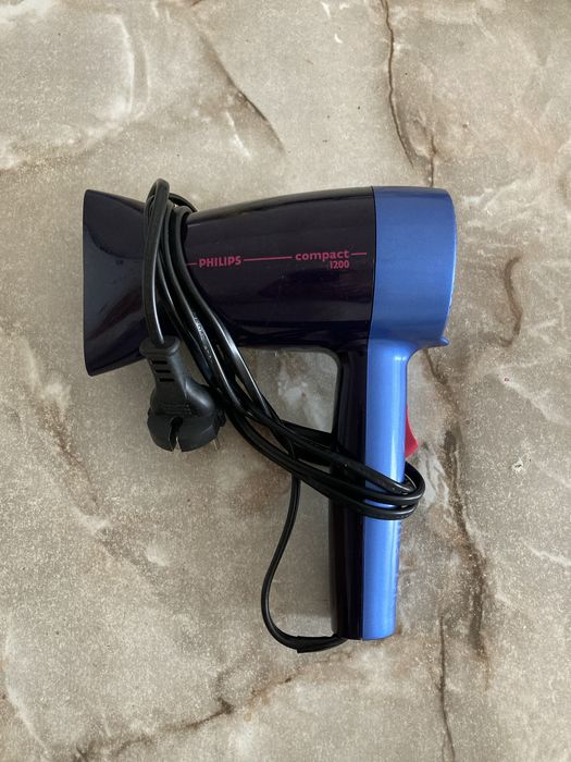 Продаю фен Philips