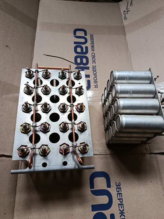 Конденсатори 4700мк 100в