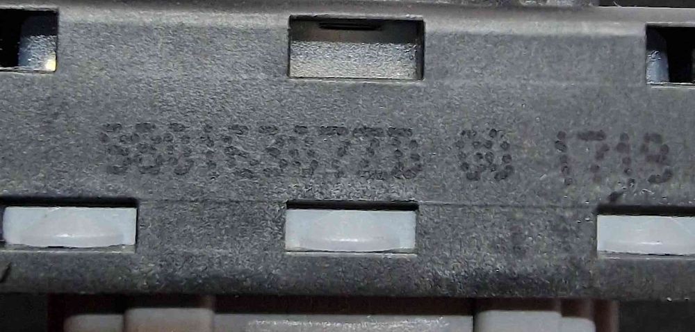 Comando / Botão / Interruptor Vidros Frente Direito 98016307ZD - PEUGEOT RIFTER