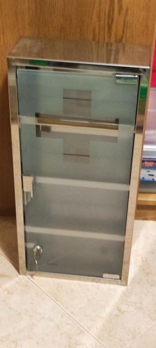 Armário inox para primeiros socorros
