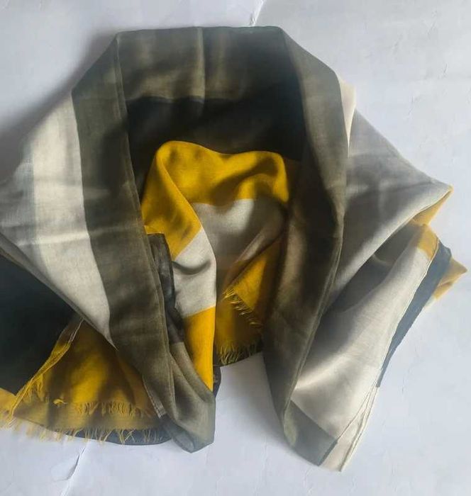 Duży szal Top Secret piękne kolory nowy 197 cm x 122 cm