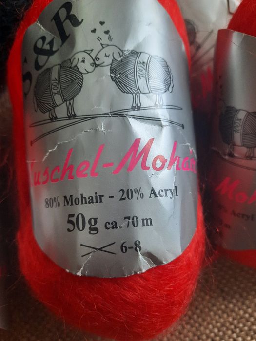 Пряжа мохер червоного кольору