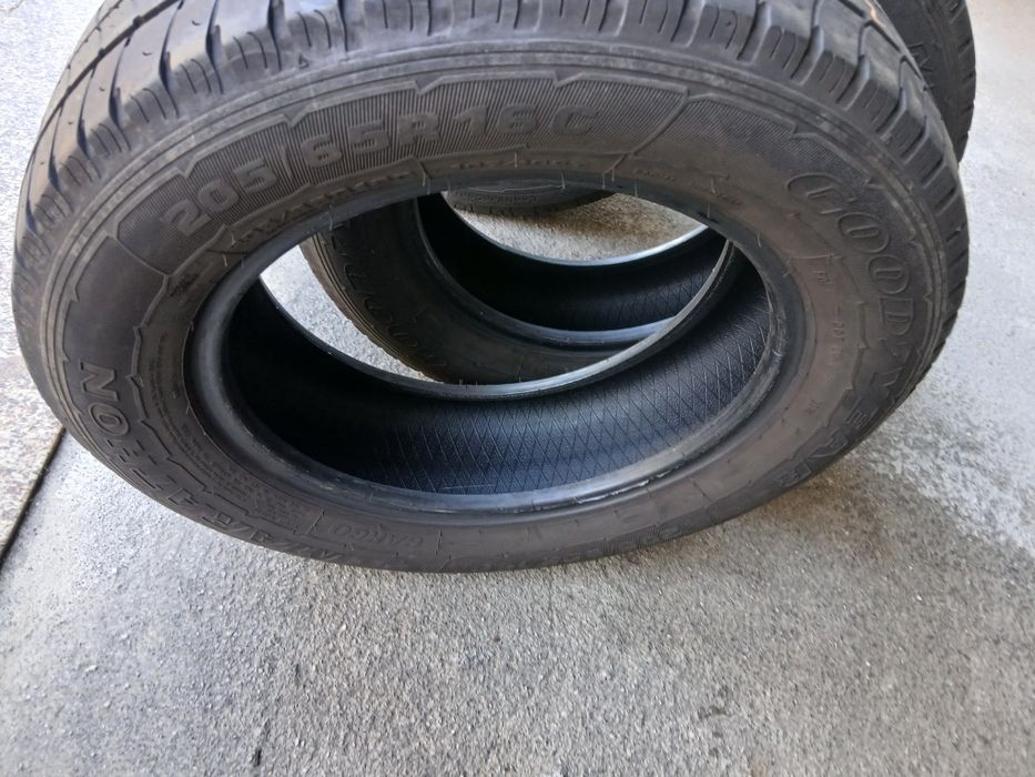 2 Pneus 205/65R16 C Goodyear