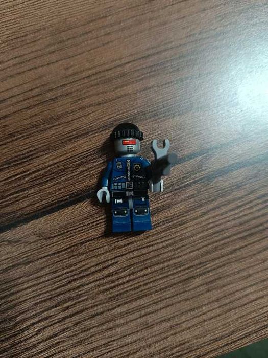 Figurka robot lego