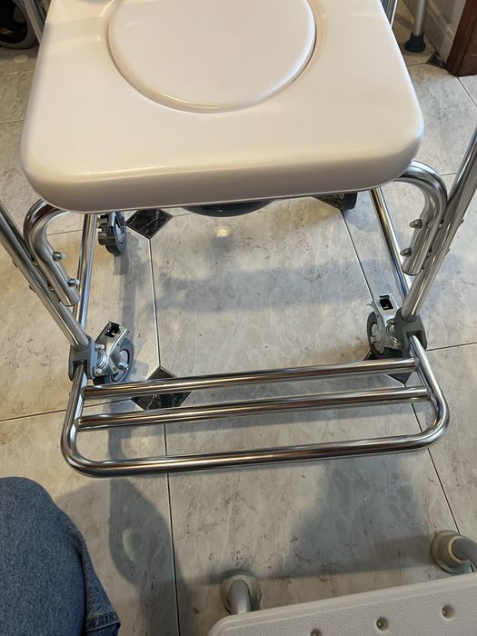 Cadeira sanitaria e para banho