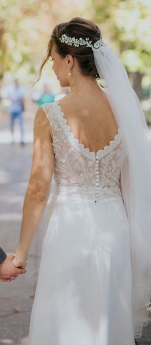 Елегантна весільна сукня