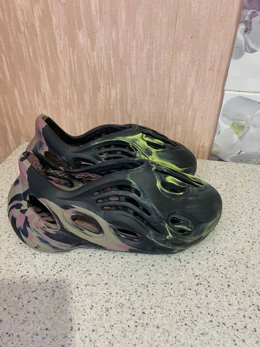 Мужские кроссовки, тапочки Adidas Yeezy Foam RNNR MX Carbon. 42р. 27см