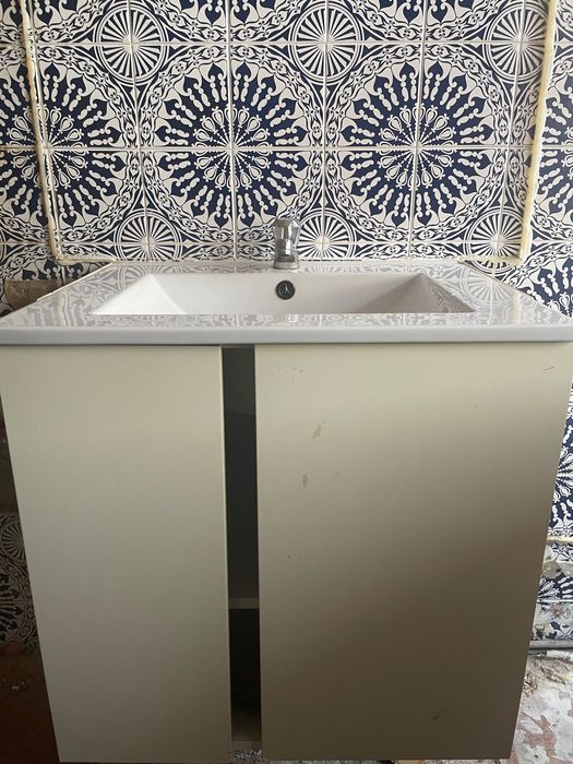 Lavatório com armário