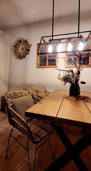 Wisząca, metalowa lampa