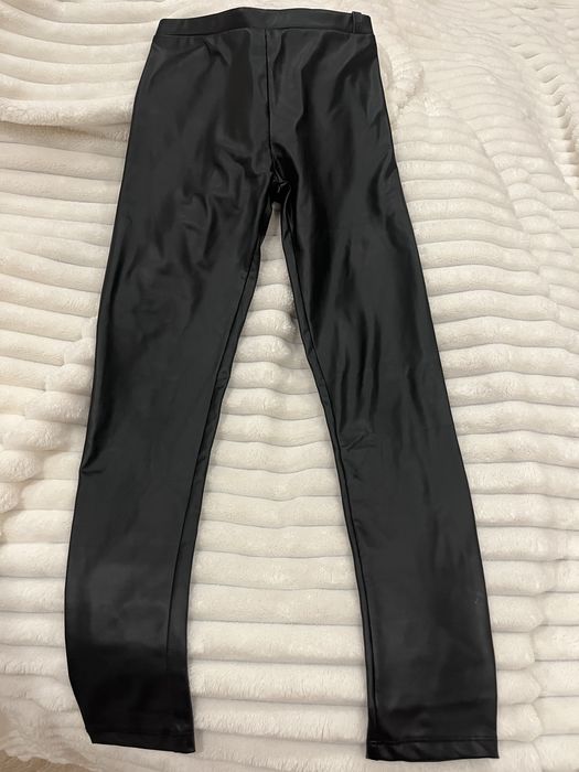 Calças pretas efeito vinil/plástico Zara Skiny | Tamanho 10 anos