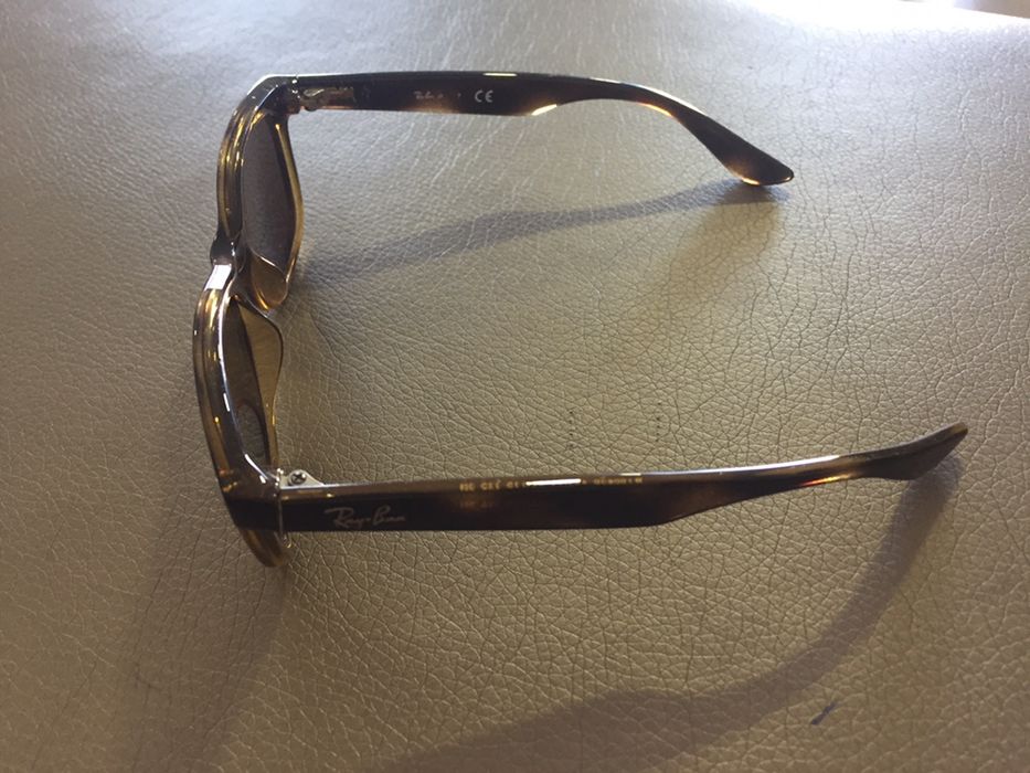 Oculos de sol em excelente estado, qualidade