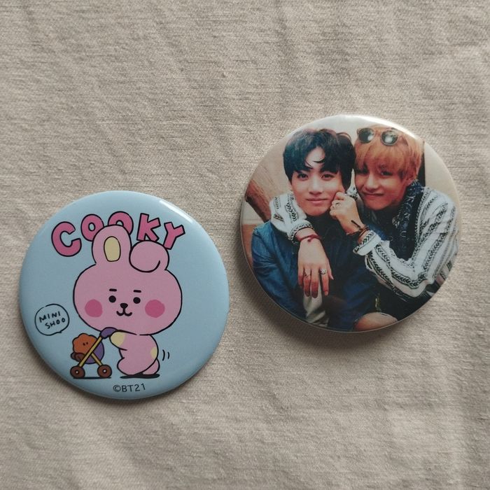 Продаж значка кукі БТС (BT21)