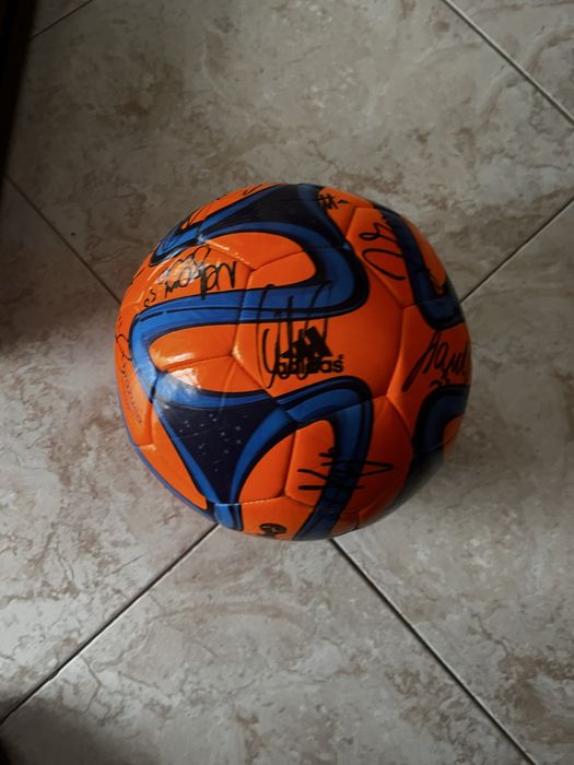 Bola adidas world cup brazil 2014 assinada  plantel do benfica 201