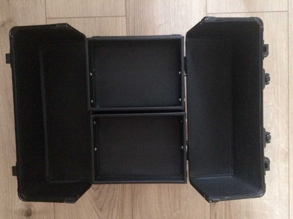 kuferek na kosmetyki Mary Kay