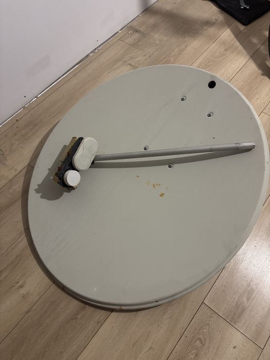 Antena sarelitarna