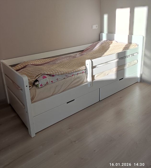 Продаю ліжко білого кольору