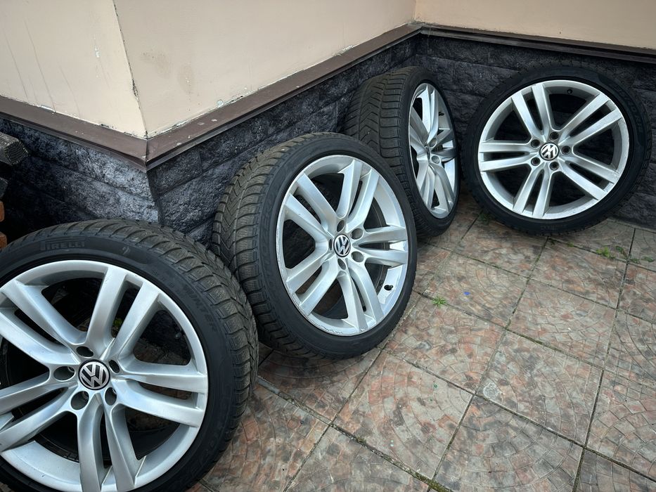 Продам оригінальні диски на Volkswagen разом з зимовою резиною Pirelli