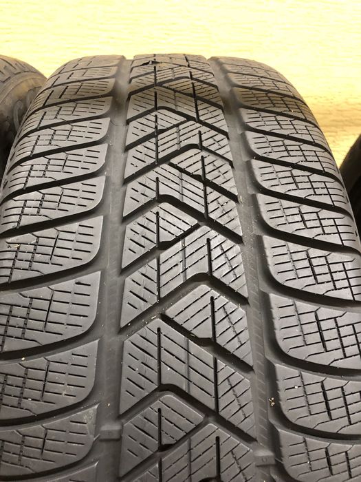 Зимові шини 235/50 R19 (103H) PIRELLI