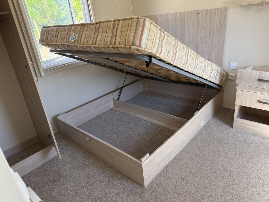 Cama casal com arrumação abertura elevatória/hidráulica)