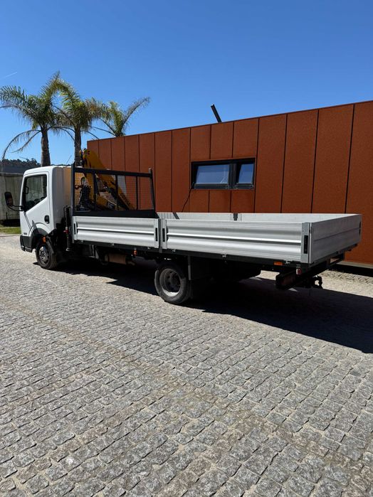 Nissan Cabstar com grua