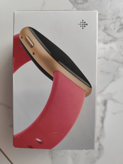 Продам новий годинник fitbit versa 4