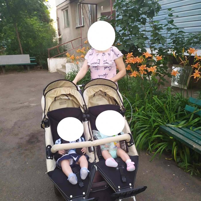 Детская коляска для двойняшек