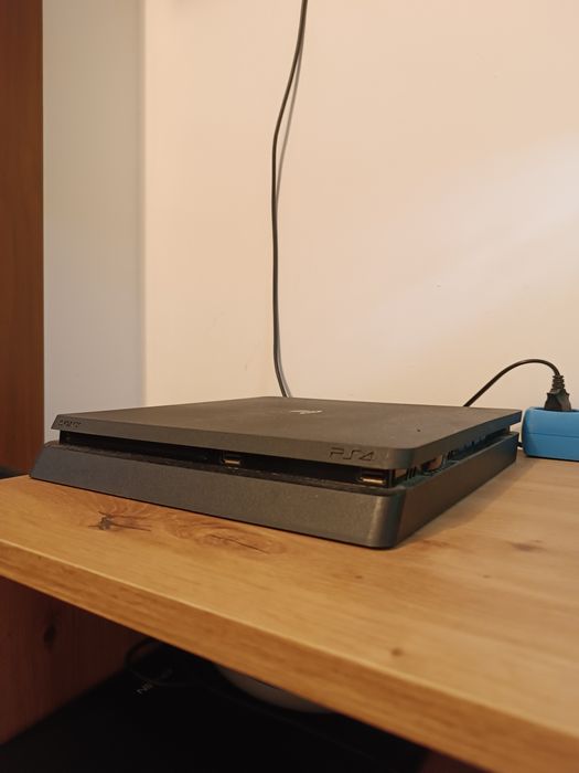 Ps4 slim 1tb + gry