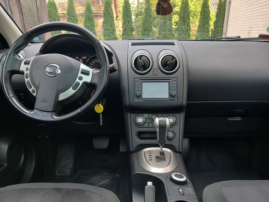 Nissan Qashqai автомобіль