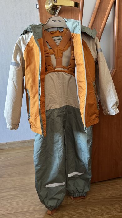 Продам осенне-весенний костюм