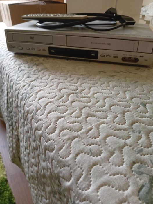 Leitor de DVD e Cassetes