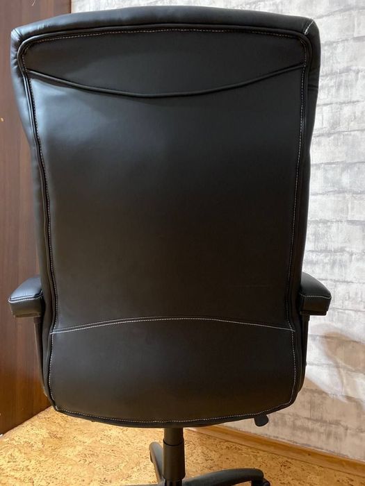 Комп'ютерний стілець