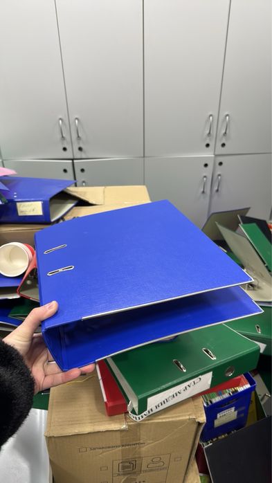 Продаю микроволновку, шкафы,комод,двери,кресла ,папки для бумаги фай