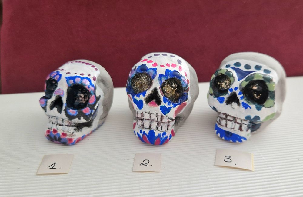 Figurki ozdobne 3 czaszki z gliny malowane ręcznie, dekorac