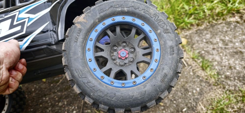 Traxxas xmaxx 8s plus mnóstwo części