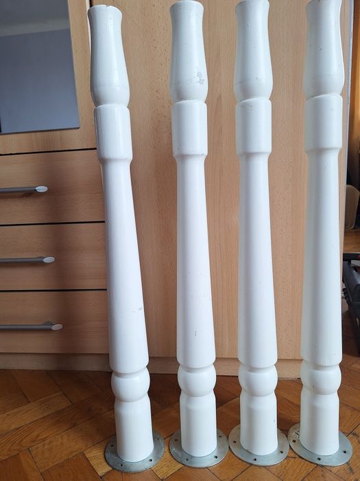 Nogi do stołu kuchennego sprzedam .
